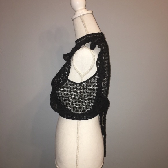 *SOLD* 3 for $30 Forever 21 Geo Crochet Crop Top - Picture 3 of 8